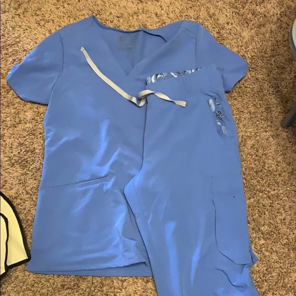 Rare figs scrub set open to reasonable offers !!!